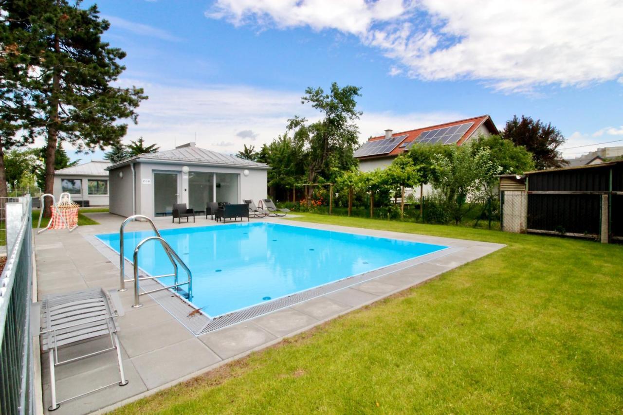 Maureen Lovely 2 Bedroom Unit With Community Pool Vienna Exterior photo